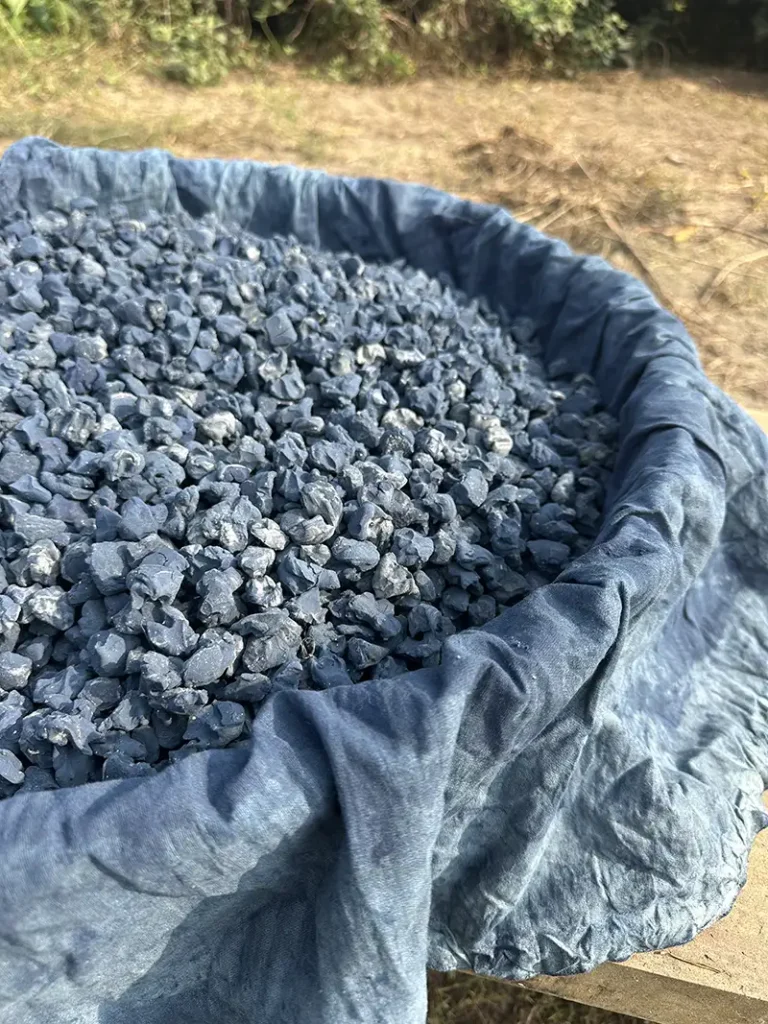 natural indigo pigment dye