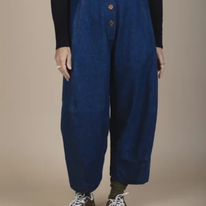 woman wearing hemp cotton denim jeans