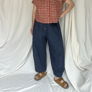 woman wearing Deep indigo rinse denim jeans