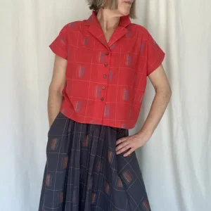 woman wearing red short sleeved cotton shirt