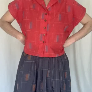 woman wearing red short sleeved cotton shirt